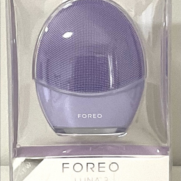 Foreo Luna 3 Smart Facial Cleansing and Massage For Sensitive Skin. NEW IN PKG.